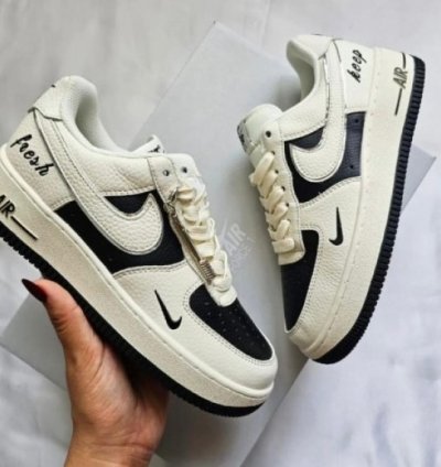 Nik E Air Force 1 Low Keep Fresh Sneakers