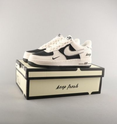 Nik E Air Force 1 Low Keep Fresh Sneakers