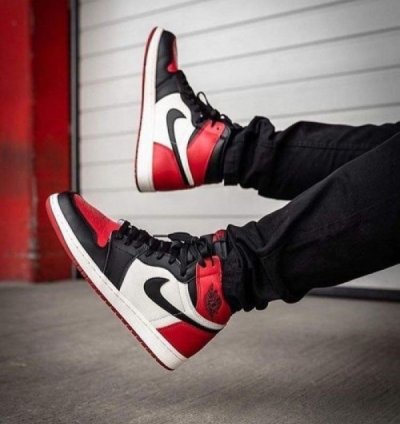 Nik E Air Jordan 1 Bred Toe Leather Basketball Sneakers Semi Ua