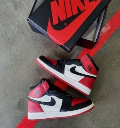 Nik E Air Jordan 1 Bred Toe Leather Basketball Sneakers Semi Ua