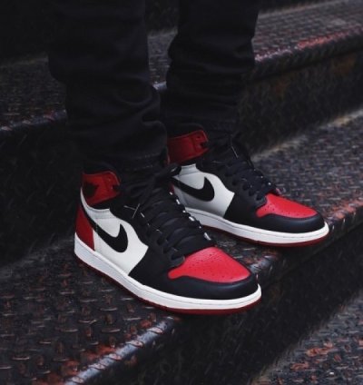 Nik E Air Jordan 1 Bred Toe Leather Basketball Sneakers Semi Ua