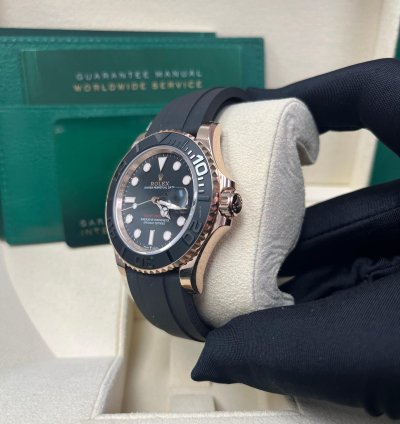 Rolex Yacht-master 40 40mm Rose Gold Black Dial Oysterflex Bracelet 126655