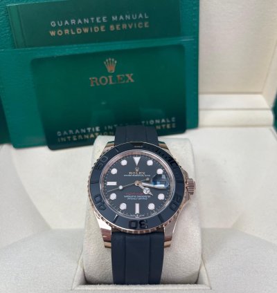 Rolex Yacht-master 40 40mm Rose Gold Black Dial Oysterflex Bracelet 126655