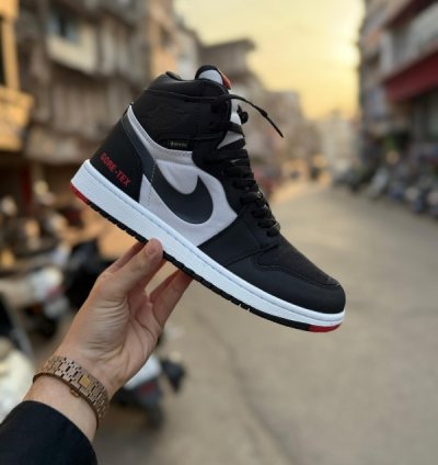 Nik E Air Jordan 1 Gore Tex Basketball Sneakers