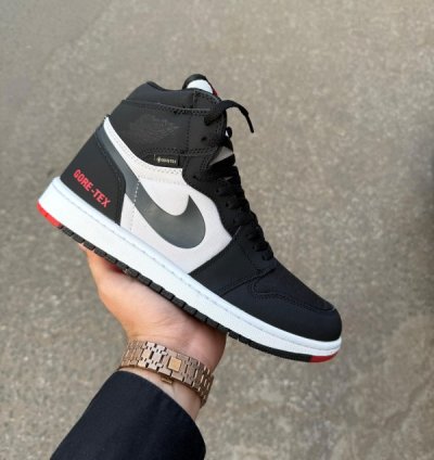 Nik E Air Jordan 1 Gore Tex Basketball Sneakers