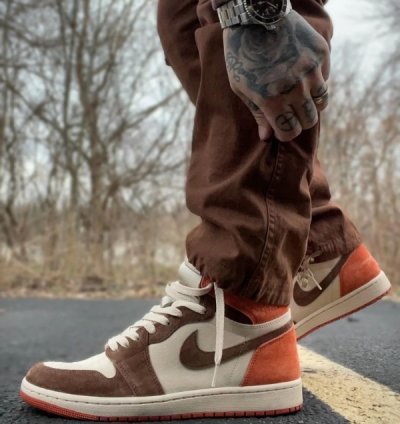 Nik E Air Jordan 1 High Basketball Sneakers