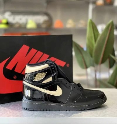 Nik E Air Jordan 1 High Black Metallic Gold Basketball Sneakers Semi Ua