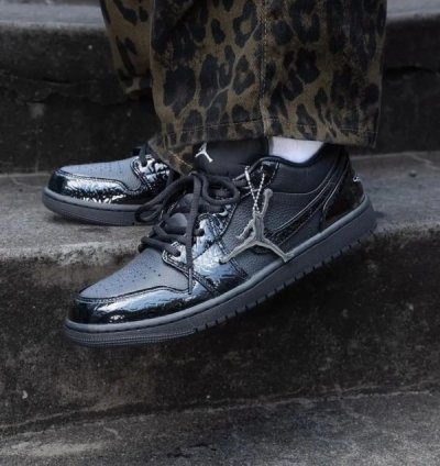 Nik E Air Jordan 1 Low Black Croc Basketball Sneakers