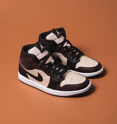 Nik E Air Jordan 1 Mid Se Paris Ymca Basketball Sneakers