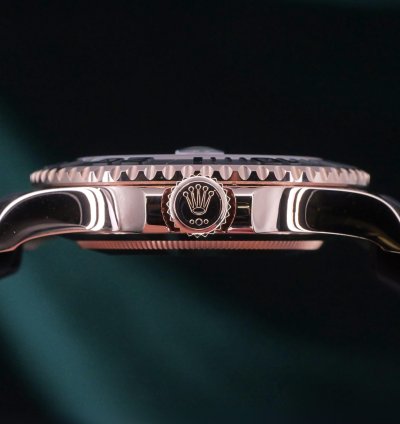 Rolex Yacht-master 40 Mint Complete Set Yacht Master Diamond Pave Rose Gold Ceramic Black Strap 126655-0005