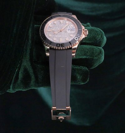 Rolex Yacht-master 40 Mint Complete Set Yacht Master Diamond Pave Rose Gold Ceramic Black Strap 126655-0005