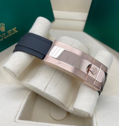 Rolex Yacht-master 40 New Yacht-master 126655 40mm Rose Gold Black Rubber Oysterflex Strap