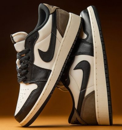 Nik E Air Jordan Retro 1 Low Brown Mocha Basketball Sneakers