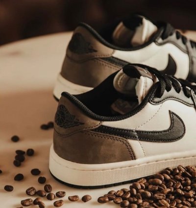 Nik E Air Jordan Retro 1 Low Brown Mocha Basketball Sneakers