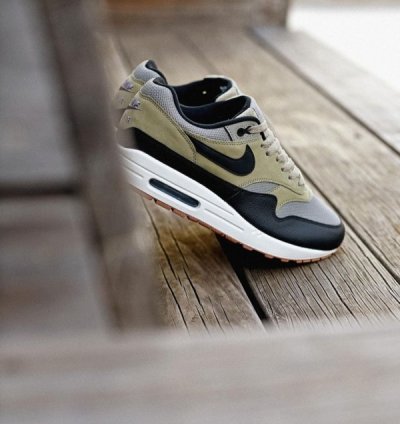 Nik E Air Max 1 Dark Stucco Running Shoes