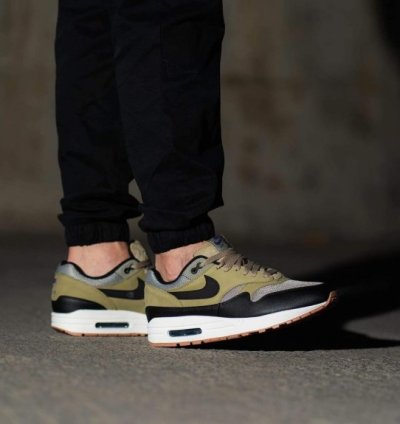 Nik E Air Max 1 Dark Stucco Running Shoes
