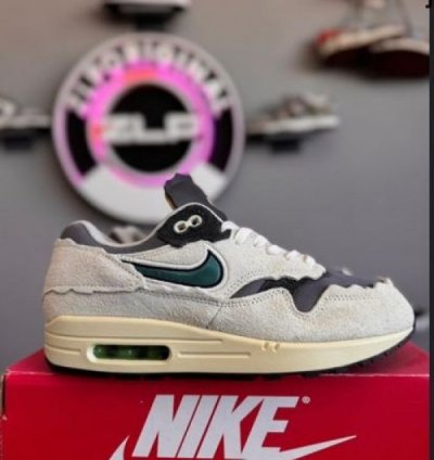 Nik E Air Max 1 Protection Pack Running Shoes