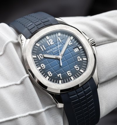 Patek Philippe Aquanaut Full Set 5168g-001 42 2mm White Gold Blue Dial