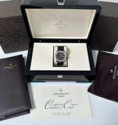 Patek Philippe Aquanaut Fullset 2009 Like New Eu