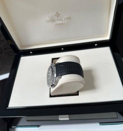 Patek Philippe Aquanaut Fullset 2009 Like New Eu