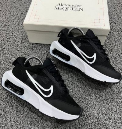 Nik E Air Max Intrlk Black White Running Shoes