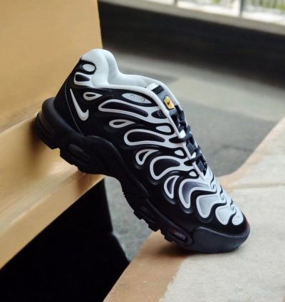 Nik E Air Max Plus Drift Running Shoes