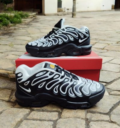 Nik E Air Max Plus Drift Running Shoes