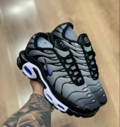 Nik E Air Max Plus Midnight Running Shoes