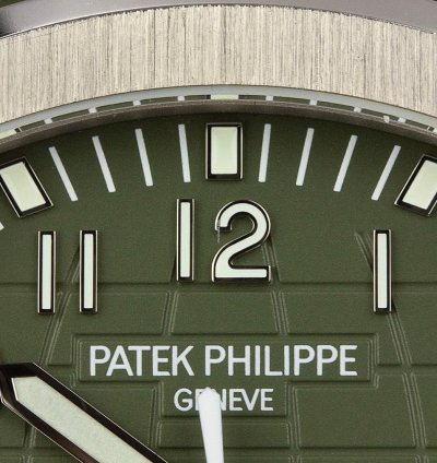 Patek Philippe Aquanaut Jumbo 18kt White Gold Automatic 5168g-010