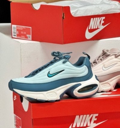 Nik E Air Max Portal Sneakers