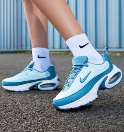 Nik E Air Max Portal Sneakers