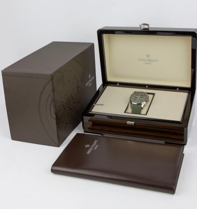 Patek Philippe Aquanaut Jumbo 18kt White Gold Automatic 5968g-010