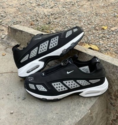 Nik E Air Max Sndr Black White Running Shoes