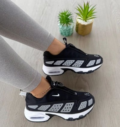 Nik E Air Max Sndr Black White Running Shoes