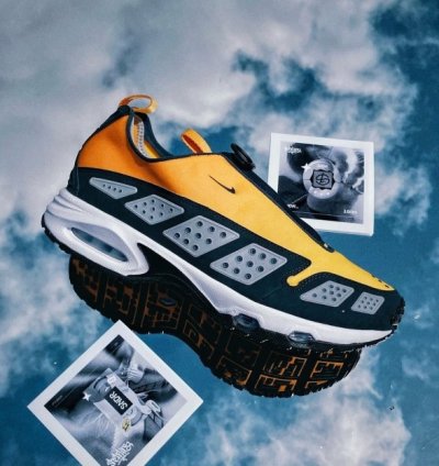 Nik E Air Max Sndr Canyon Gold Running Shoes
