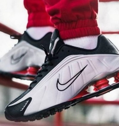 Nik E Air Shox R4 Metallic Black Silver Sneakers
