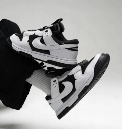 Nik E Dunk Low Jumbo Reverse Sneakers