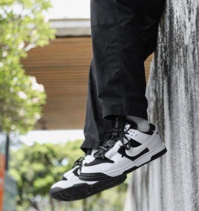 Nik E Dunk Low Jumbo Reverse Sneakers