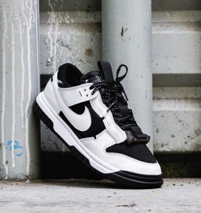 Nik E Dunk Low Jumbo Reverse Sneakers