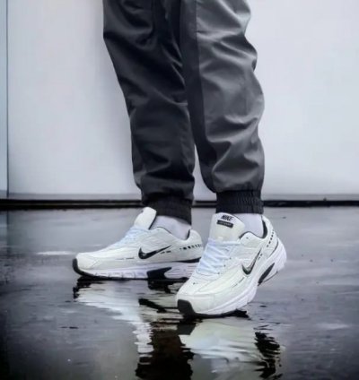 Nik E Initiator Low White Black Sneakers