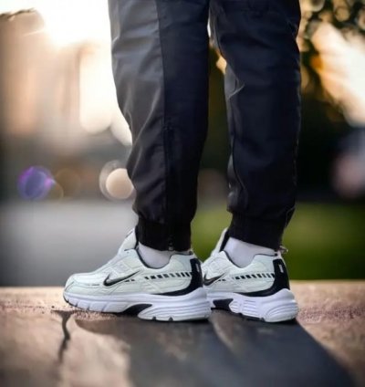 Nik E Initiator Low White Black Sneakers