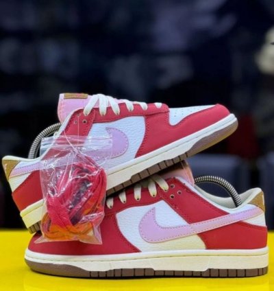 Nik E Sb Dunk Low Bacon Sneakers