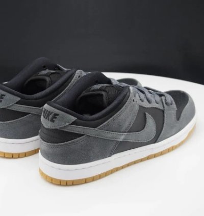 Nik E Sb Dunk Low Dark Grey Sneakers