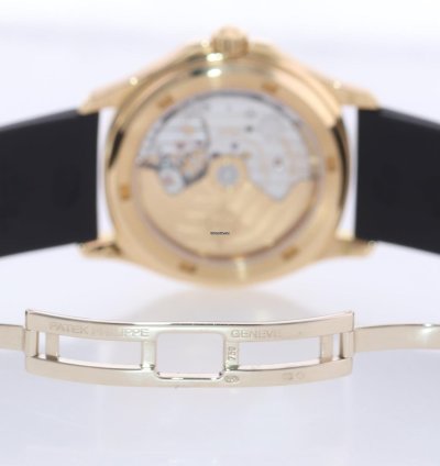 Patek Philippe Aquanaut Mint 5066j Aquanaut Black Rubber 5066j Yellow Gold 36mm Watch