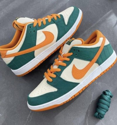 Nik E Sb Dunk Low Pro Legion Green Gine Kumquat Sneakers