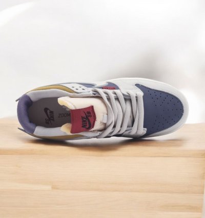 Nik E Sb Dunk Low Twist Sneakers
