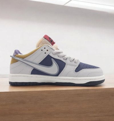 Nik E Sb Dunk Low Twist Sneakers