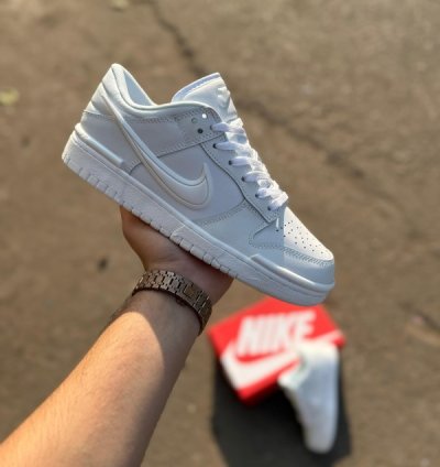 Nik E Sb Dunk Low Twist Triple White Sneakers