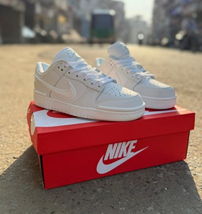 Nik E Sb Dunk Low Twist Triple White Sneakers