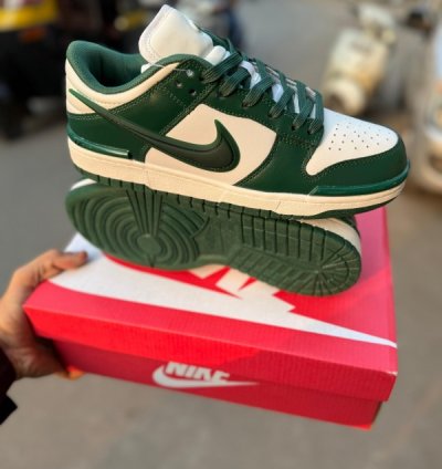 Nik E Sb Dunk Low Varsity Green Sneakers